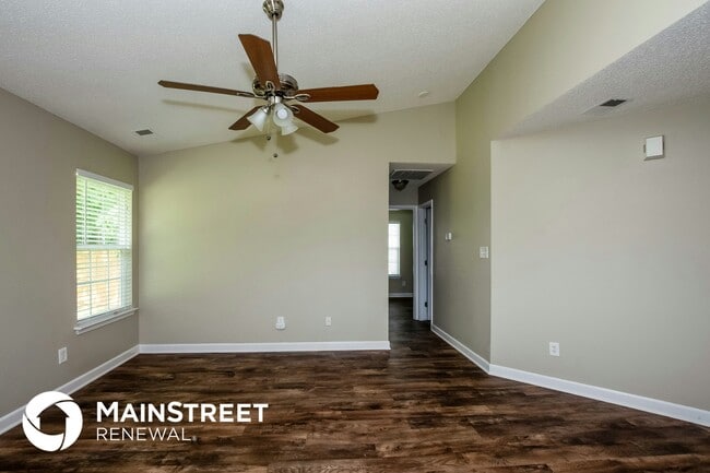 Photo - 1813 Cagney St