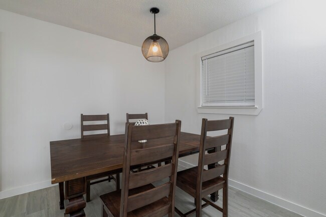 Photo - 1704 Kynette Dr