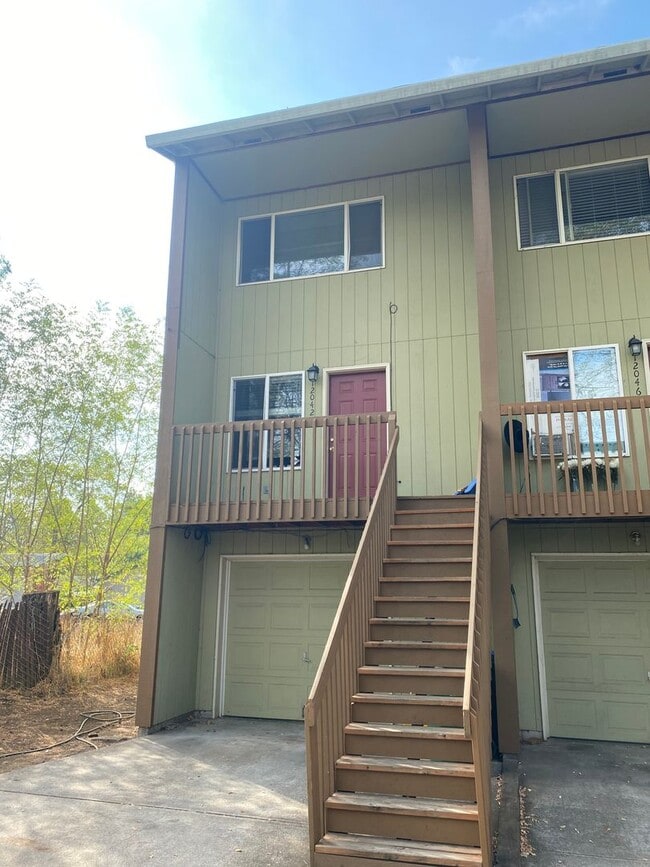 Building Photo - 12042-50 SE Raymond St. Unit 12042 Rental