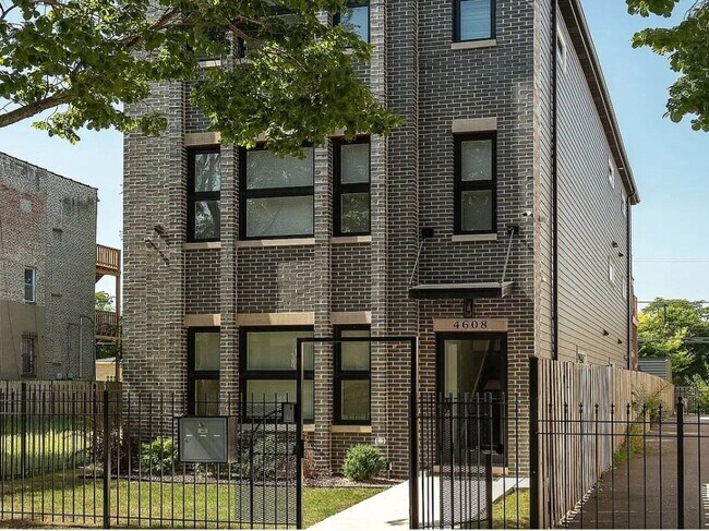 Building Photo - 4608 S Indiana Ave Unit 2