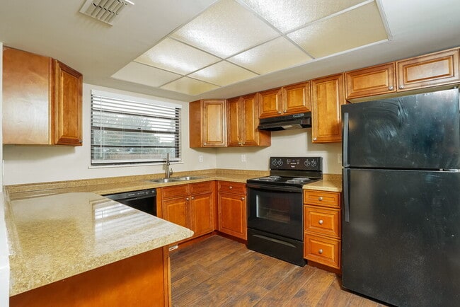 Photo - 452 SW Sansom Ln