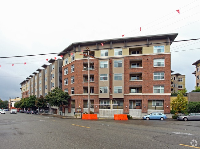 Photo - Canal Station