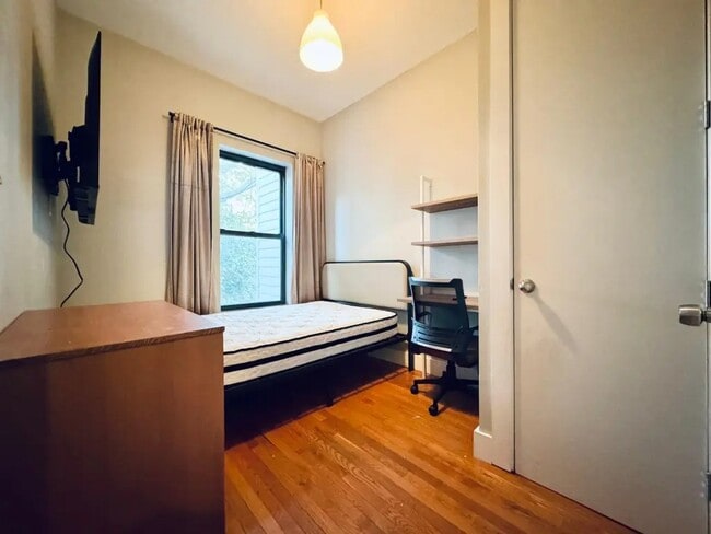 Photo - Furnished room/NOT APARTMENT Unit 2