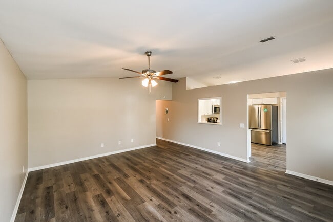 Photo - 1638 Sandy Hollow Loop