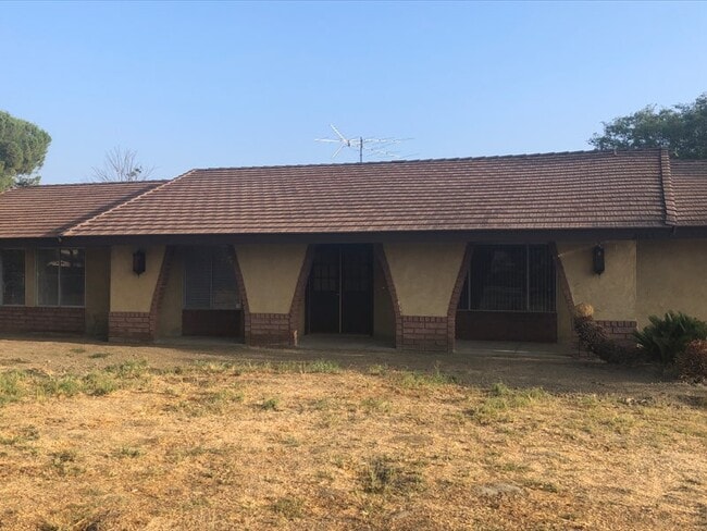 Building Photo - 2087 W 7th St Rental