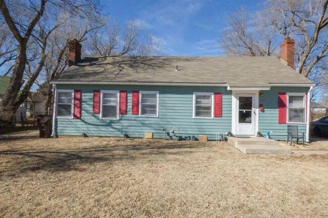 Photo - 3 bed 2 Bath Home Super Large Back Yard