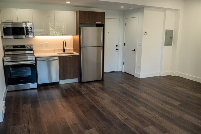 Building Photo - 1555 W Hollywood Ave Unit 313