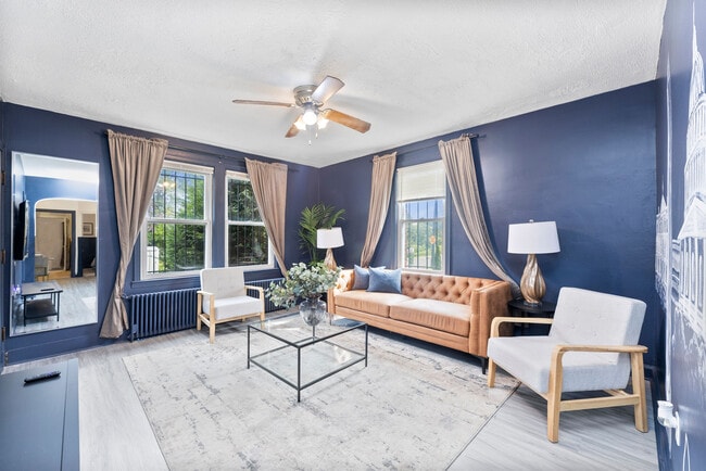 Foto de la sala de estar - 1629 Fairlawn Ave SE Unidad 1