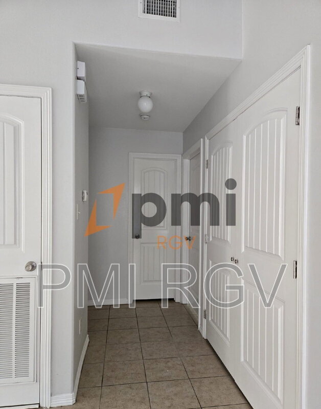 Photo - 112 W Amy Dr Unit A