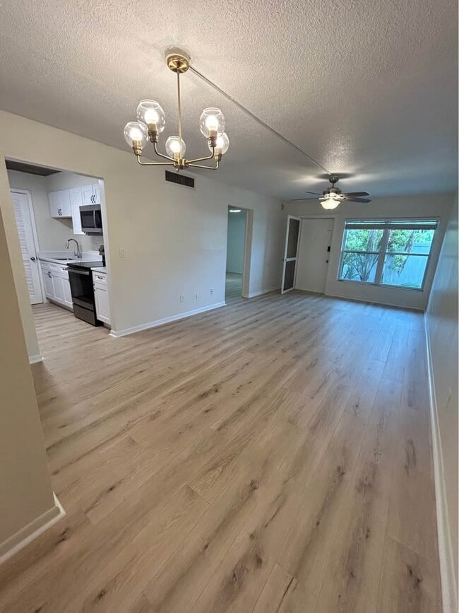 Photo - 1799 N Highland Ave Unidad E103