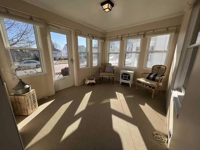 Bright Sun Room - 3602 75th St
