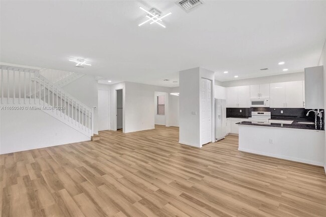 Photo - 771 NE 191st Ter