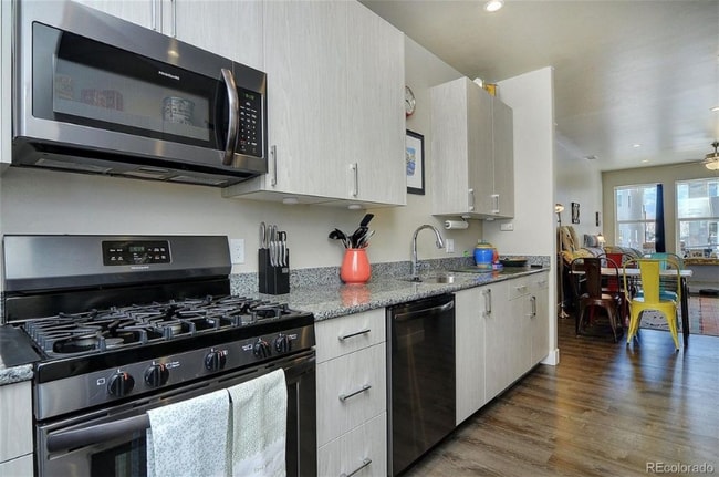 Photo - 2114 Emma Ln