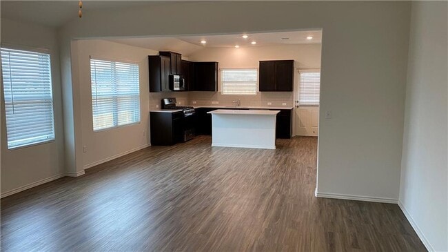 Photo - 340 Escondido Cir