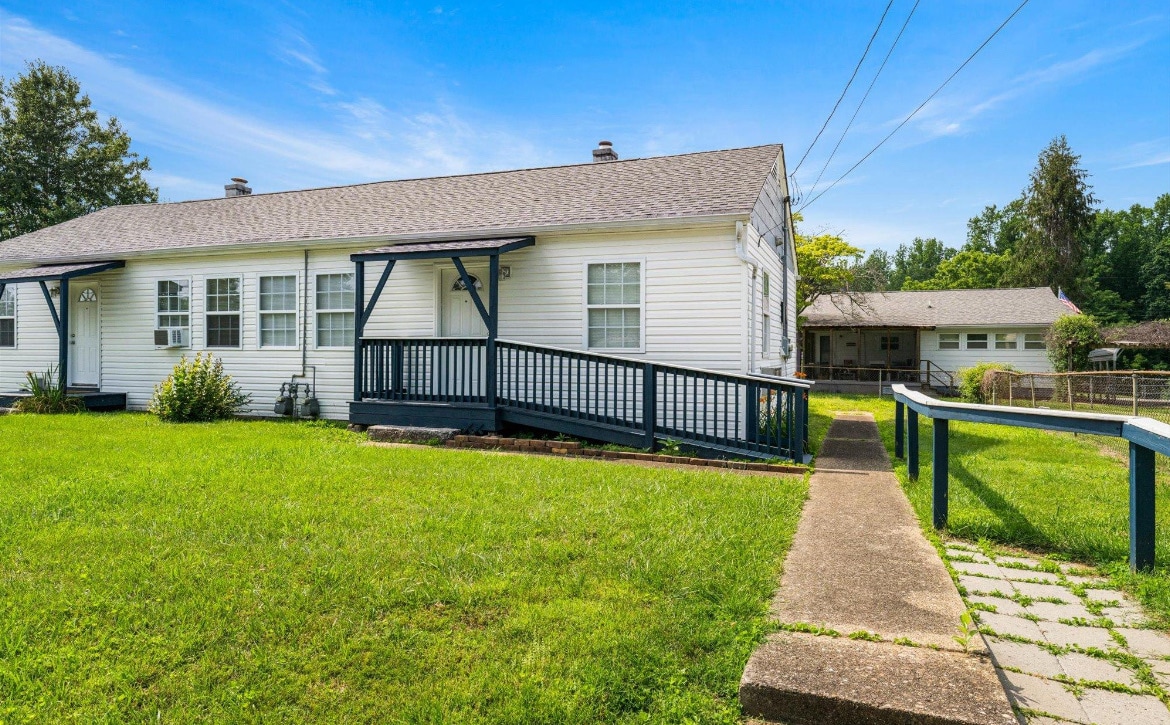 Photo - 742 W Outer Dr