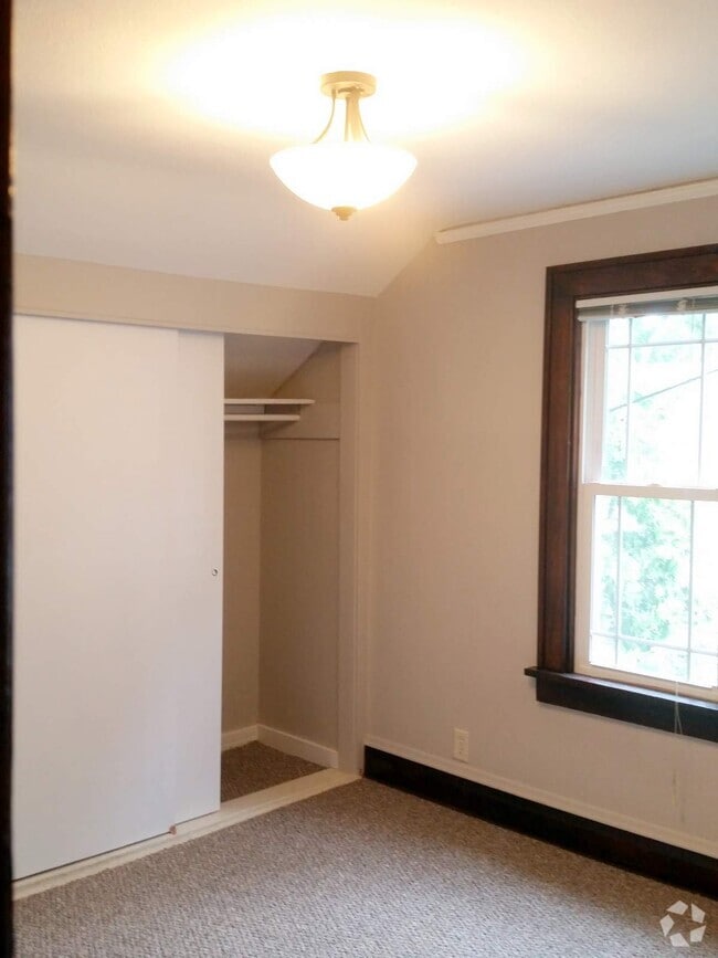 Building Photo - 936 Drake St Rental
