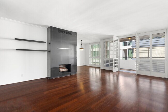 Photo - 1010 N Kings Rd Unit 202