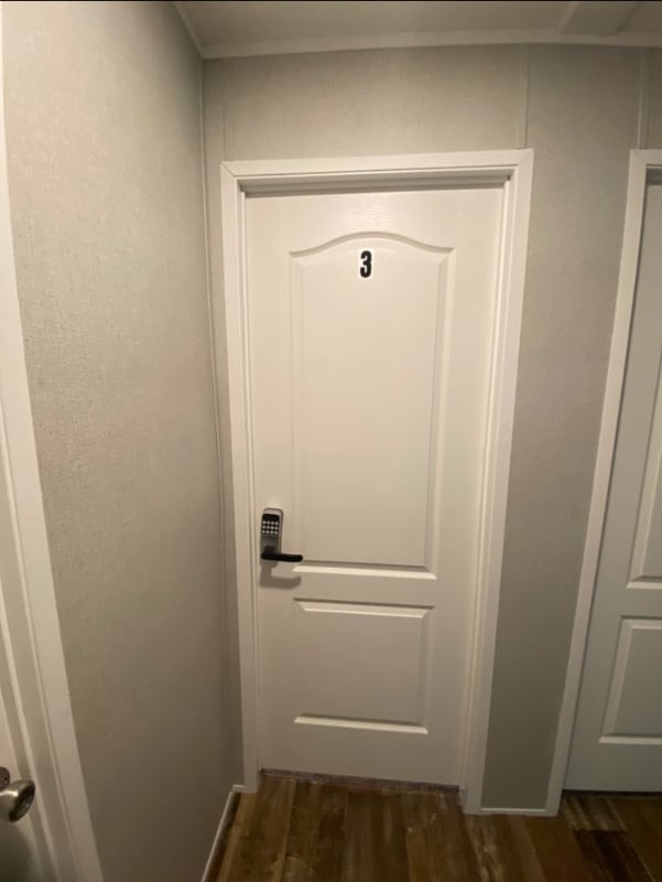 Building Photo - 325 Robin Ln