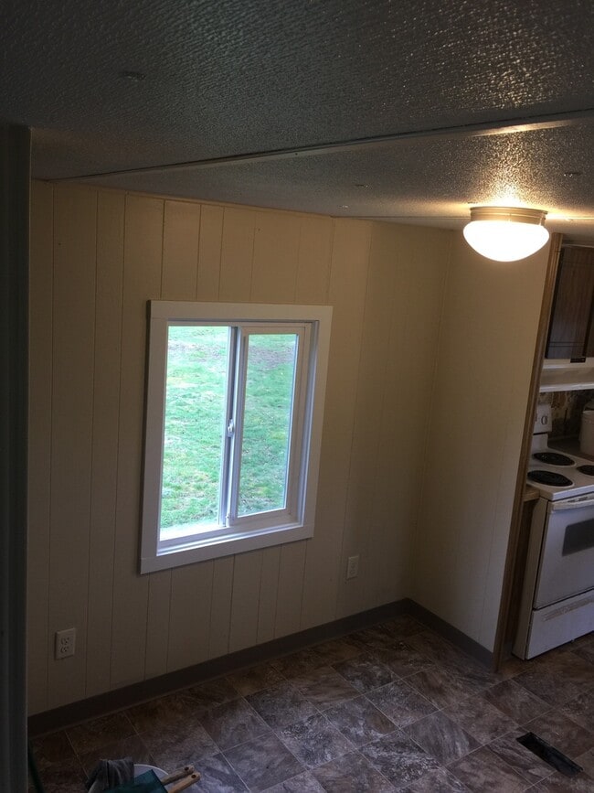 Photo - 1077 W Axton Rd