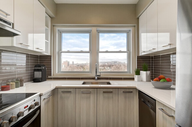 Building Photo - 4545 Walkley