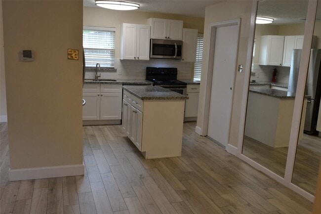 Building Photo - 2379 Briarwest Blvd Unit 55
