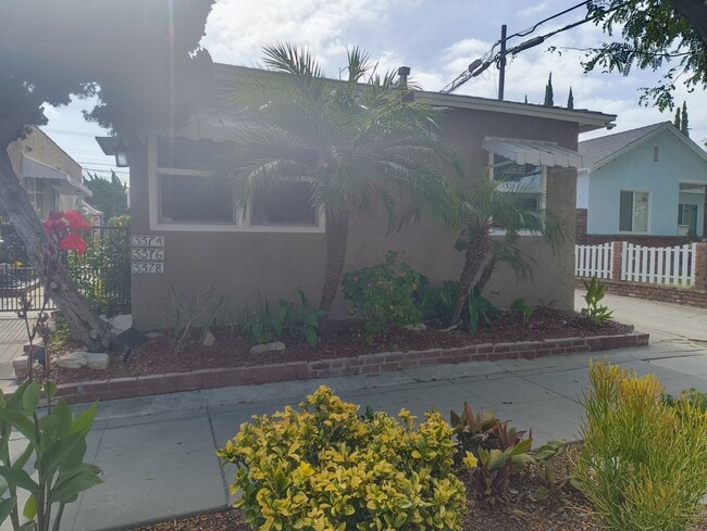 Building Photo - 3374 Cerritos Ave Unit 3374