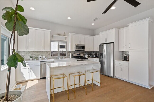 Photo - 1324 Delano St