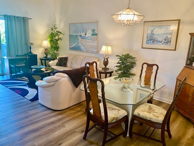 Comedor - 1515 NE Beacon Dr Unidad 606