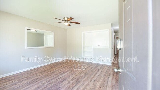 Photo - 143 Heather Dr