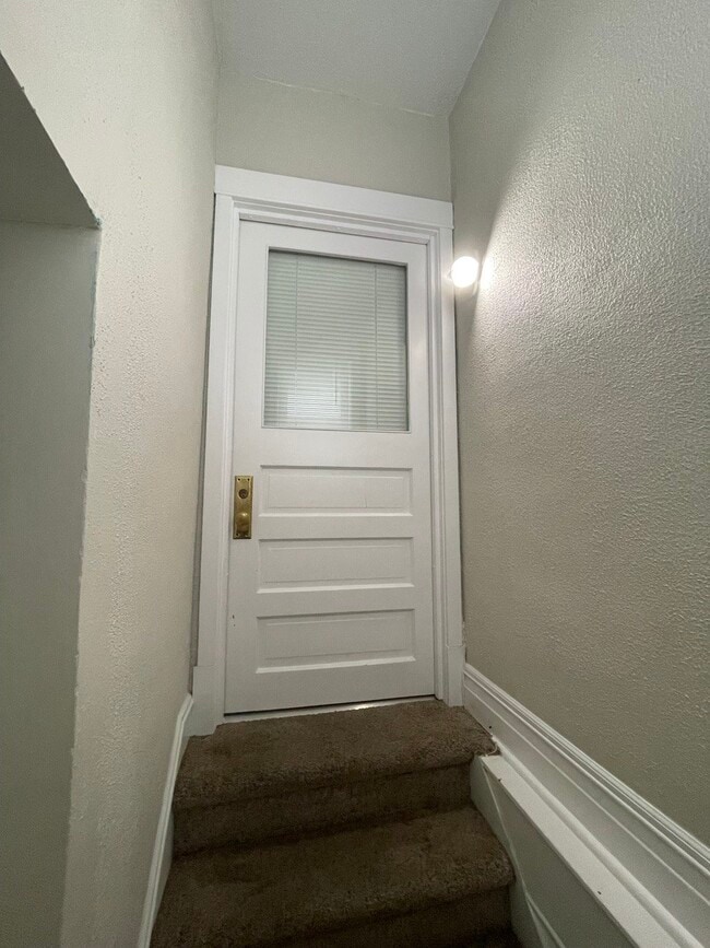 Door 2nd Unit - 5434 N Lotus Ave Unit 02