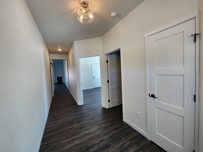 Photo - 812 7th St SW Unit B