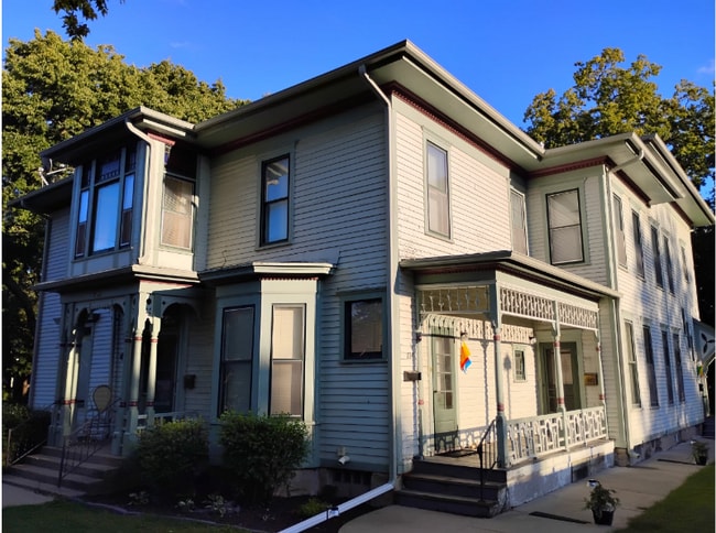Building Photo - 722 Chapin St Unit JB Rental