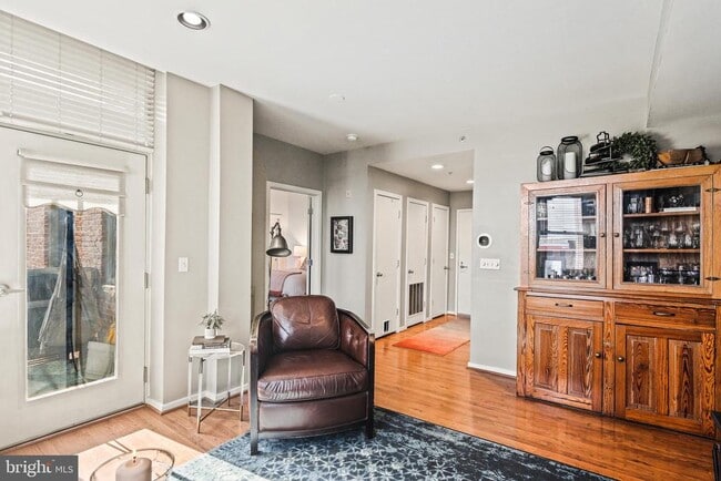 Building Photo - 1211 Light St Unit 308