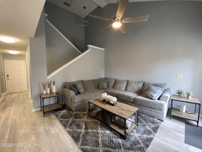 Photo - 11840 Ashbrook Cir N