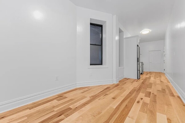 Photo - 331 W 16th St Unit 2