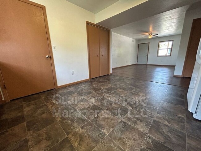 Photo - 330 E 4th St