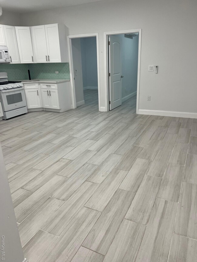 Photo - 102-03 Northern Blvd Unidad 2R