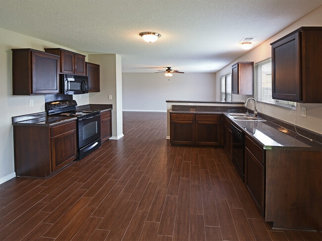 Photo - 3 bedroom 2.5 bath over 2,200 sq feet near Hacks Cross and Shelby Dr