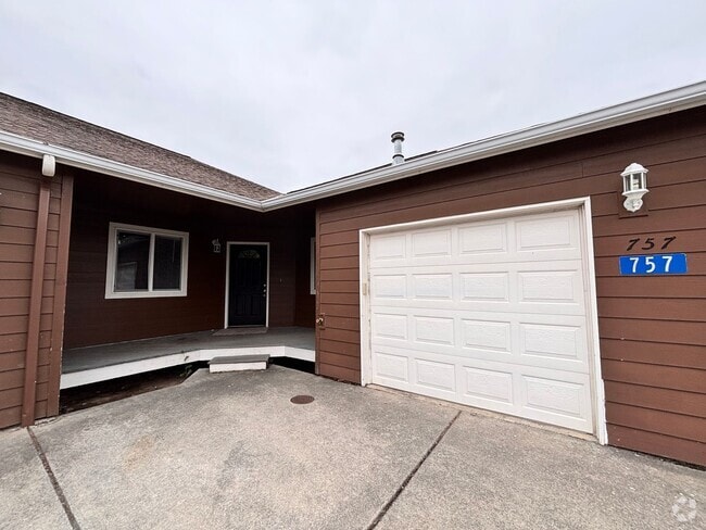 Building Photo - CM#3 Unit 757 Rental