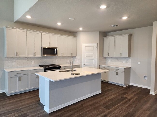 Photo - 120 Greenspire Ln