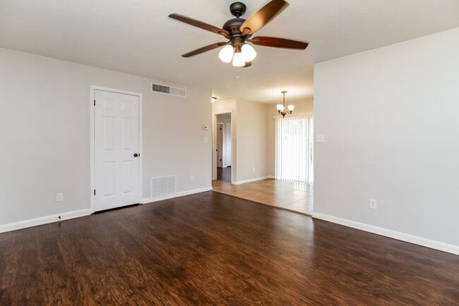 Photo - 2843 Kinnon Dr