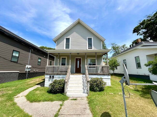 Photo - 1410 8th St Apartment Unit 1