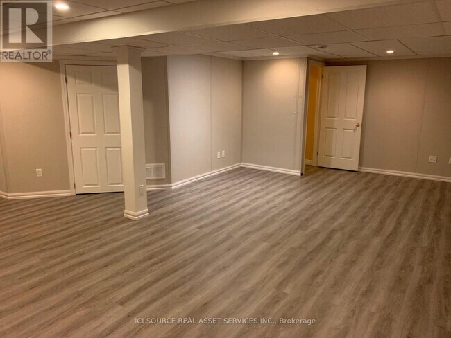 Photo - 410 Ambleside Dr