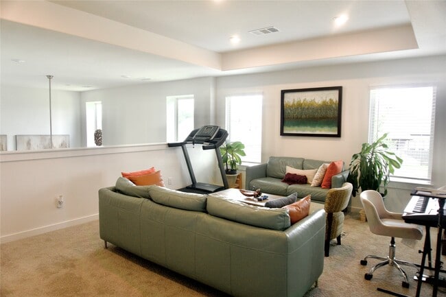 Building Photo - 31106 Aumbrey Ivy Ct