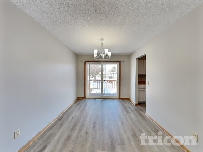 Photo - 11051 Quebec Ave N