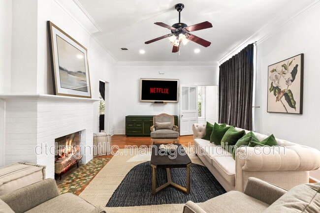 Photo - 110 E Craig Pl Unit 2