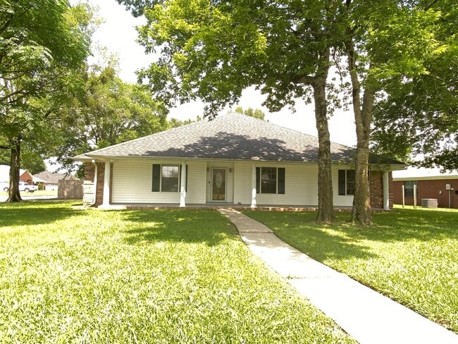 Building Photo - 5606 Cliffwood Dr