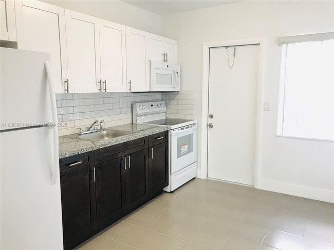 Photo - 5454 NW 5th Ave Unidad 5500