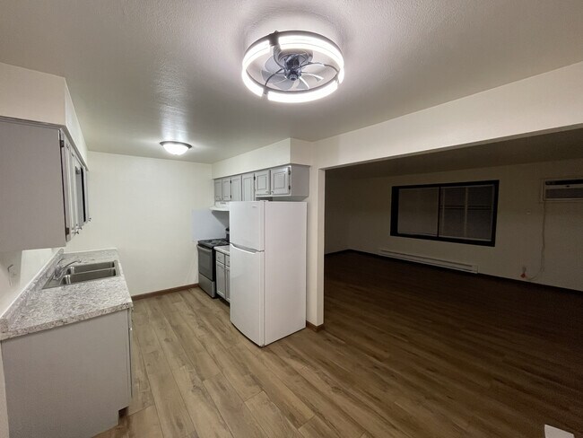 2241 Luann Ln