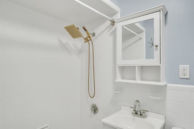 Building Photo - 362 Commonwealth Ave Unit 24